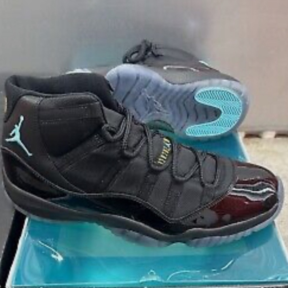 AIR JORDAN 11 XI RETRO USED SIZE 13.5 BLACK GAMMA BLUE VARSITY MAIZE